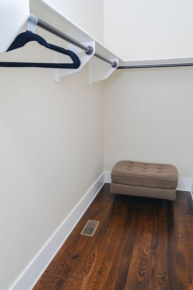 Building Photo - Beautiful 3 bedroom Home for Rent, middle of The Nations with a "4th"/bonus room