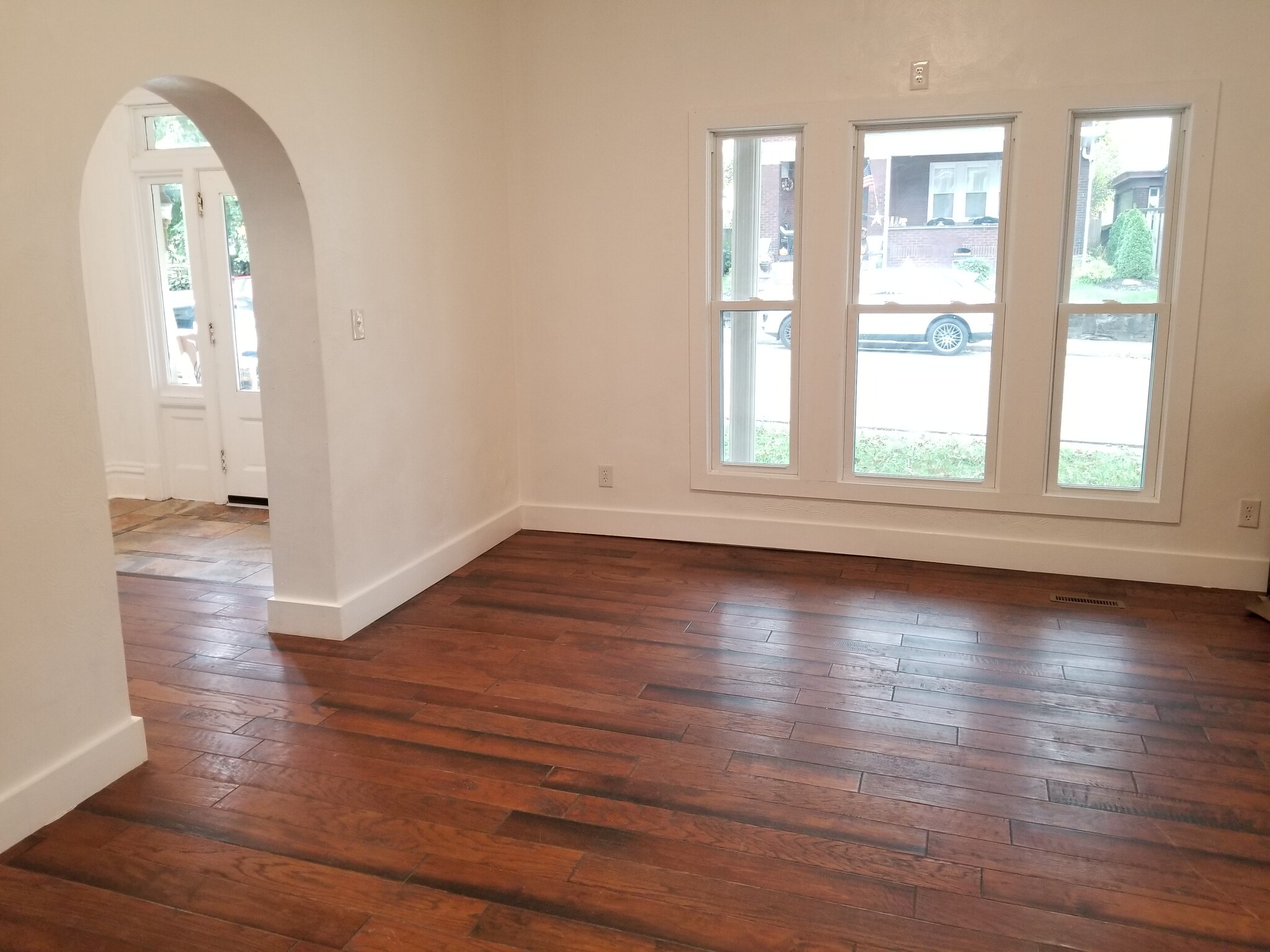 Extra Room - 115 N 1st St