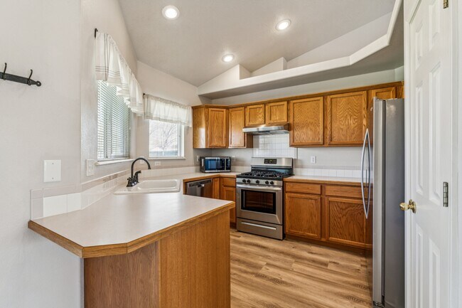 Building Photo - 8210 Waterside Ave