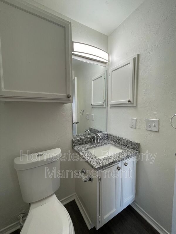 Building Photo - 10020 S Clegern St