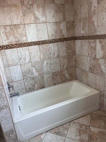 Building Photo - 143 Bellevue St