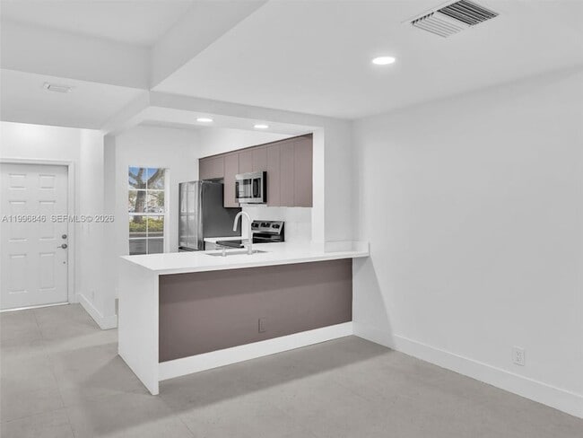 Building Photo - 8 Key W Ct