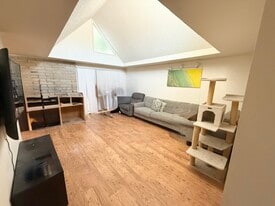 Building Photo - 1633 Best Ln