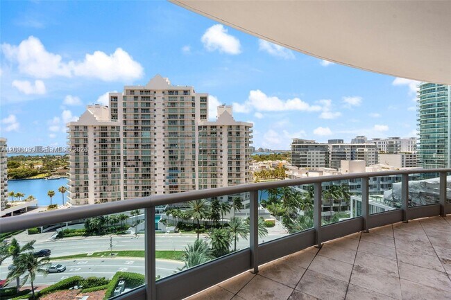 Building Photo - 5959 Collins Ave
