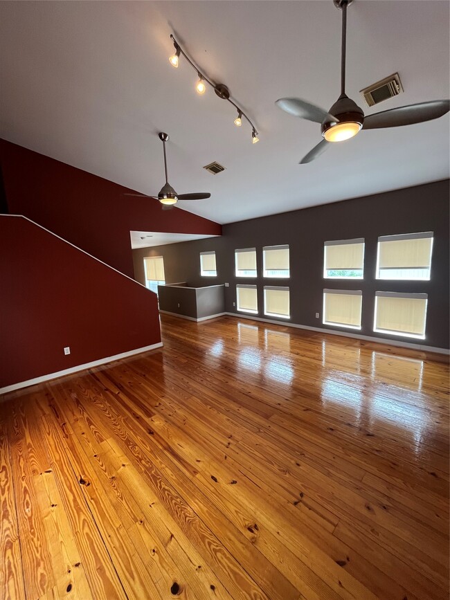 Building Photo - 1315 Buckner St