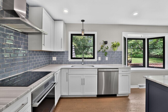 Building Photo - 6 Mill Race Pl
