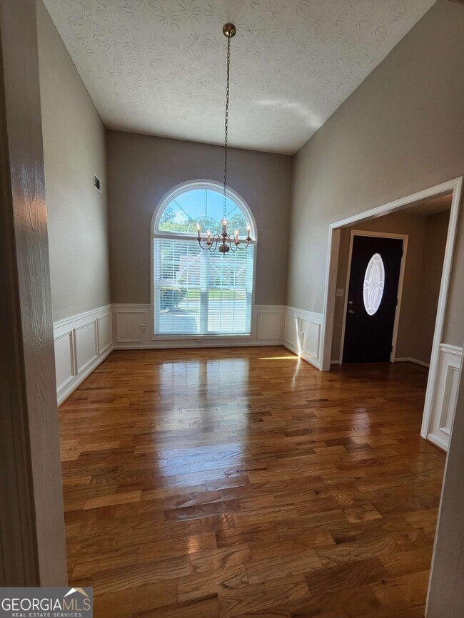 Building Photo - 1052 Ludwick Way