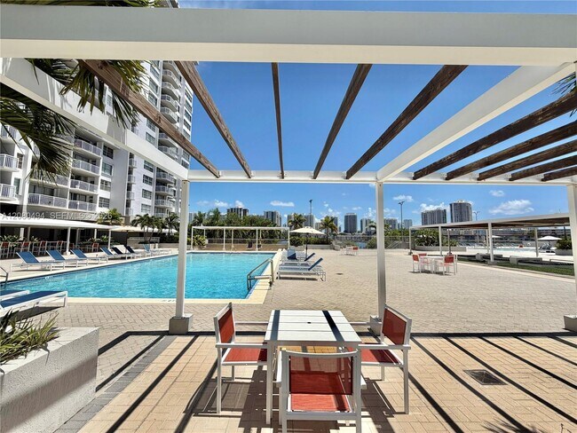 Building Photo - 18081 Biscayne Blvd