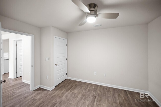 Building Photo - 3172 Vista Delmar Dr