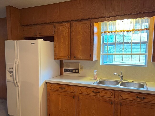 Building Photo - 401 Oakhill Dr