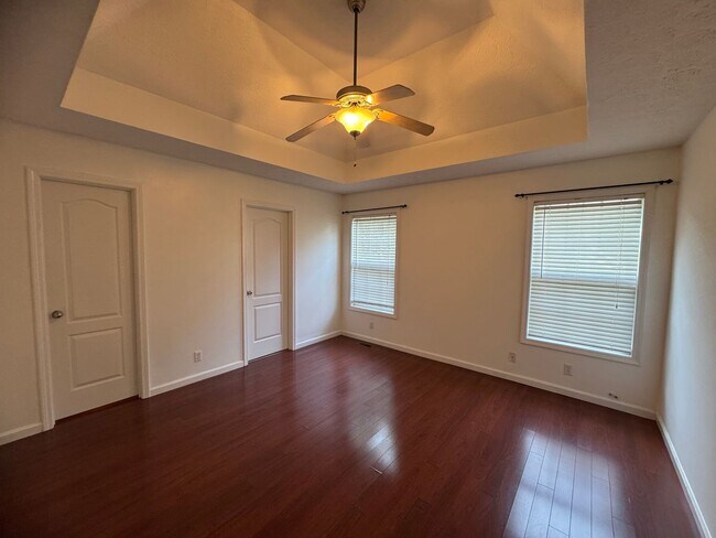 Building Photo - Single Family Home in Clarksville!