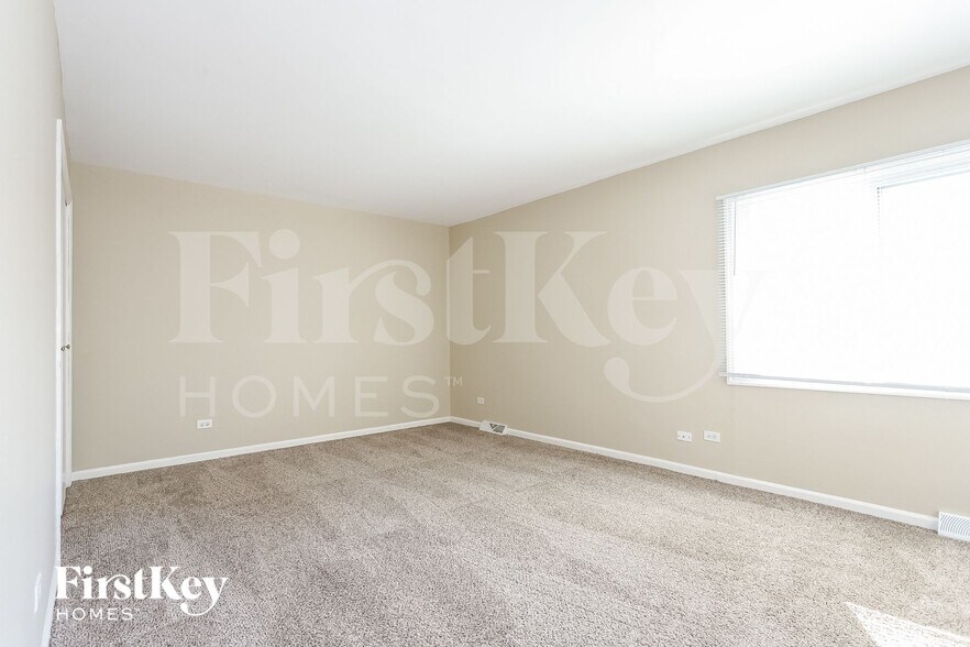 Building Photo - 642 Bradley Ave