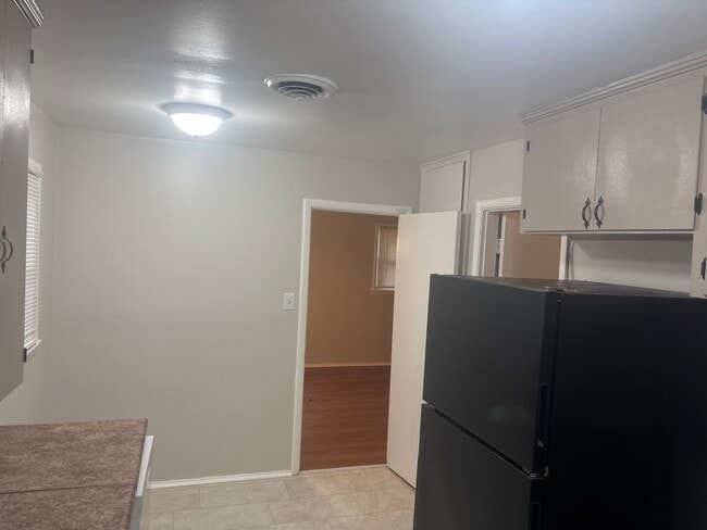 Building Photo - 3323 Bedford Ln