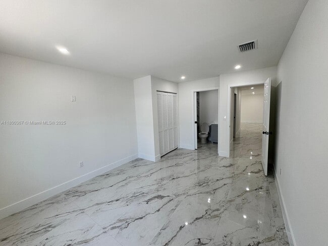Building Photo - 11000 SW 47th Terrace