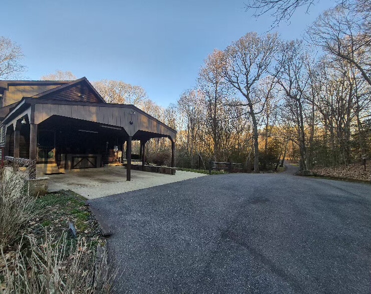 Building Photo - 3550 Holderness Ln