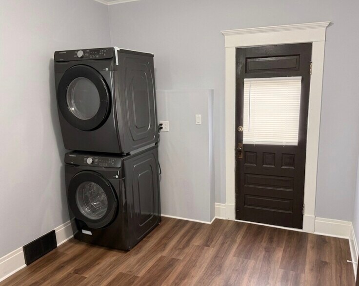 Building Photo - 77 Lovering Ave