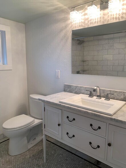 Building Photo - 7225 SE 60th Ave