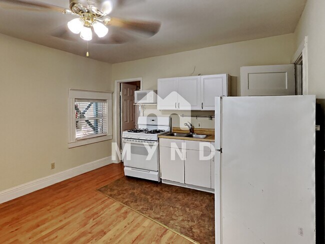 Building Photo - 1624 P St Apt 3