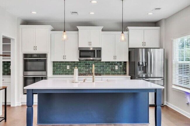 Building Photo - Charming 4-Bed Retreat with Fireplace – Spacious 2631 Sq Ft in Easley, SC, Zoned for Wren Schools