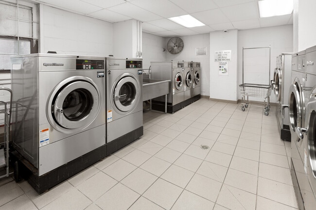 Building Photo - Park City Estates 1