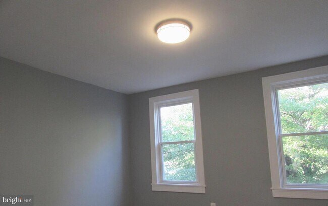 Building Photo - 2735 Chesterfield Ave