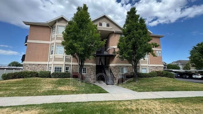 Building Photo - 1617 W Treille Ct