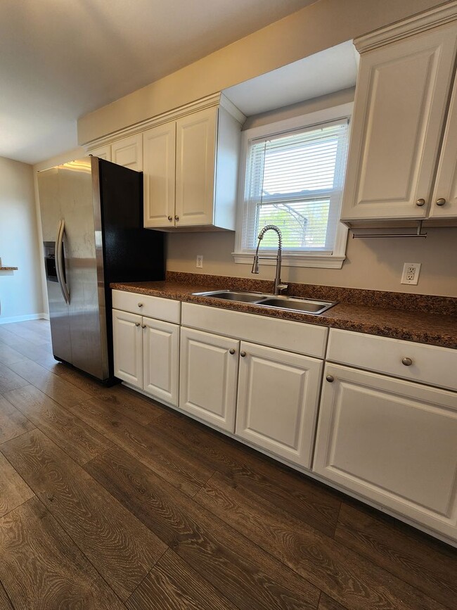 Building Photo - Gorgeous 3 Bedroom Home For Rent in Garfie...