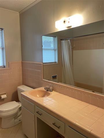 Building Photo - 725 Elmwood Dr