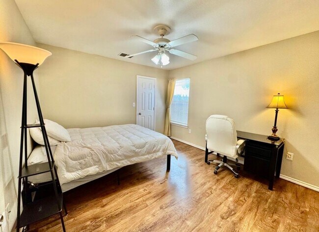 Building Photo - 602 N Bangor Ave