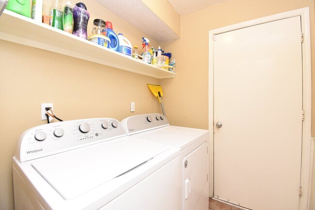 Building Photo - 14915 Willow Hearth Dr