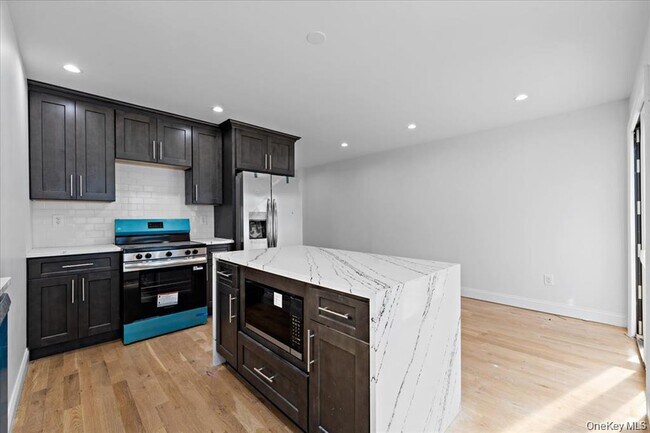 Building Photo - 89 Thurton Pl