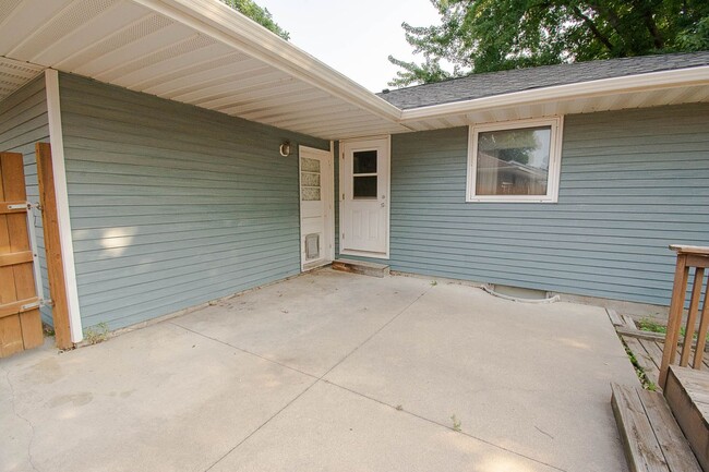 Building Photo - 2324 Elton Hills Dr NW