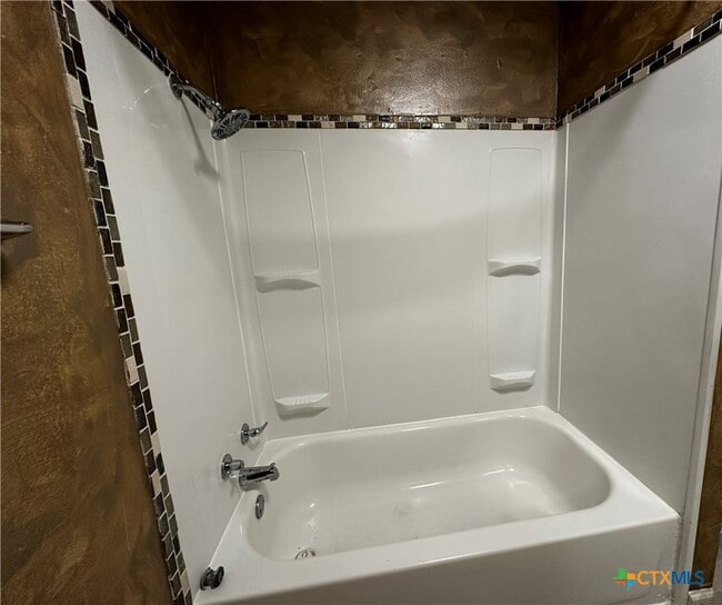 Building Photo - 714 S River St