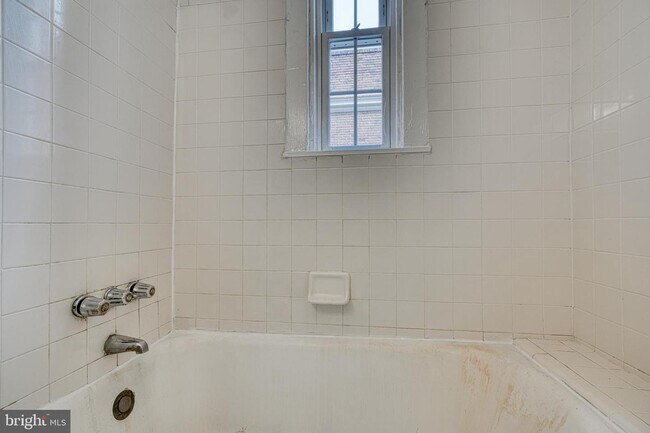Building Photo - 101 W 39th St