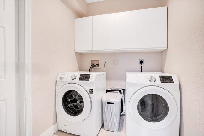 Building Photo - Elm Grove Road, Weston, FL 33327 - 4 BR 3 BA single-family home