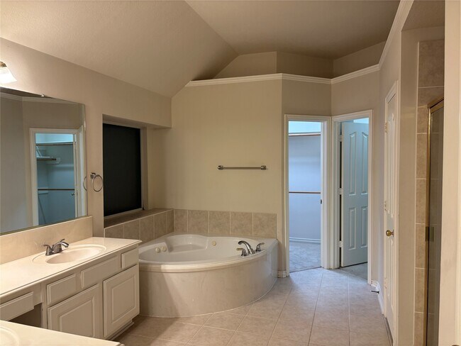 Building Photo - 3126 Springdale Dr