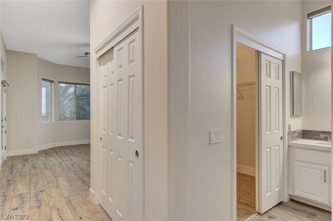 Building Photo - 10820 Dover Creek Ave