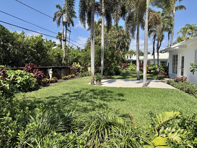 Building Photo - 206 Russlyn Dr