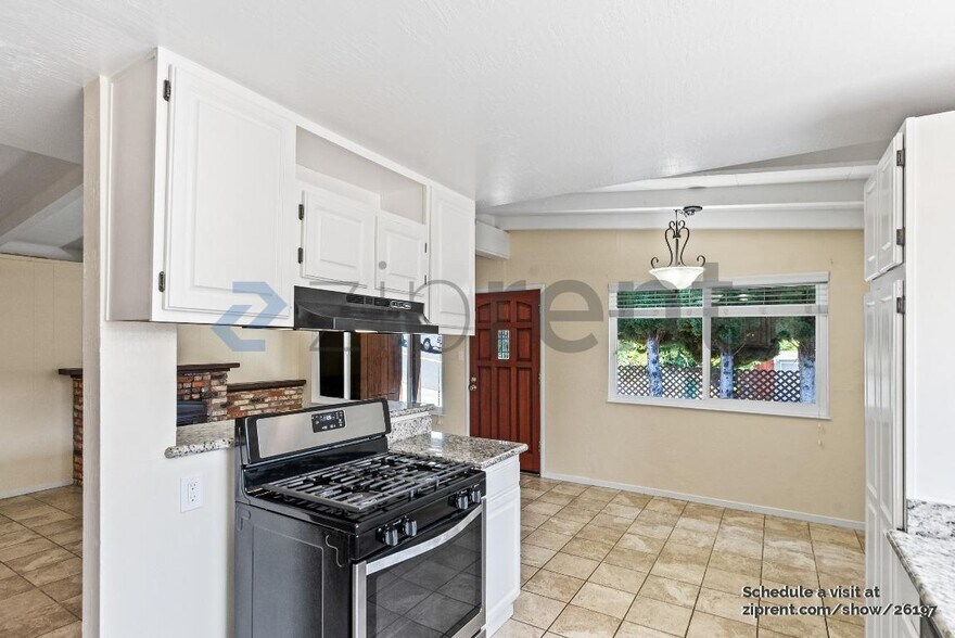 Building Photo - 499 Pebble Dr