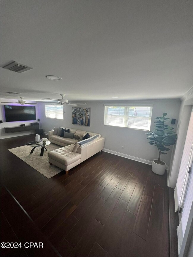 Building Photo - 1528 Oak Ave