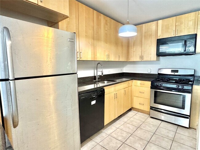 Building Photo - 210 N 17th St