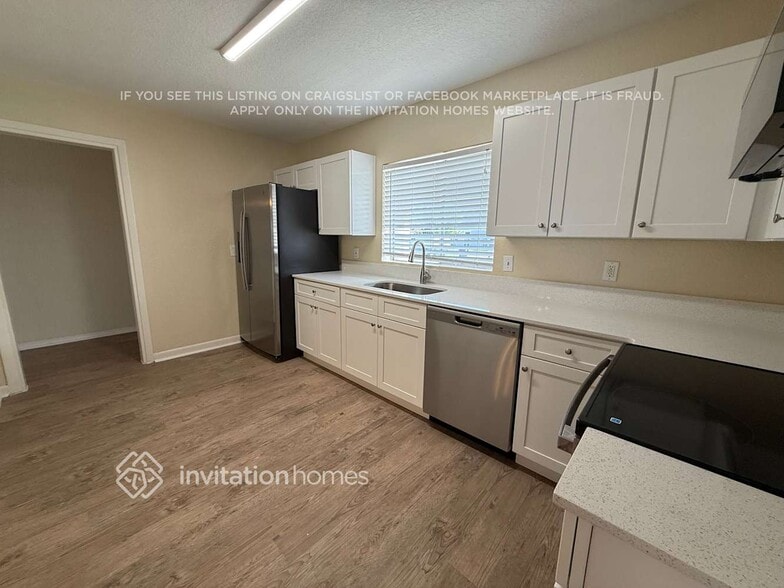 Building Photo - 3253 Little Sound Dr