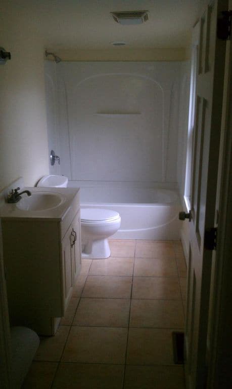 Building Photo - 2212 Ravine St