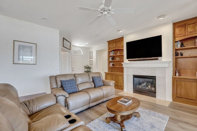Building Photo - Charming 2 Bed, 2 Bath Rental with Lagoon Views in Sun City!