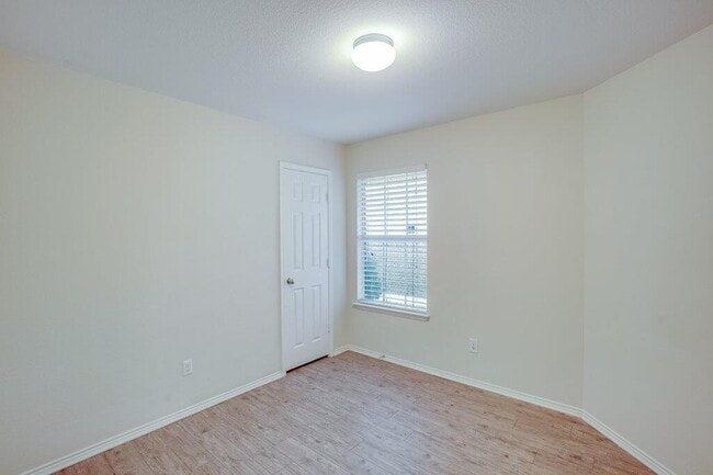 Building Photo - 476 Moonwalker Trail