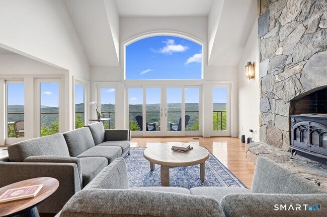 Building Photo - 12 Fox Run