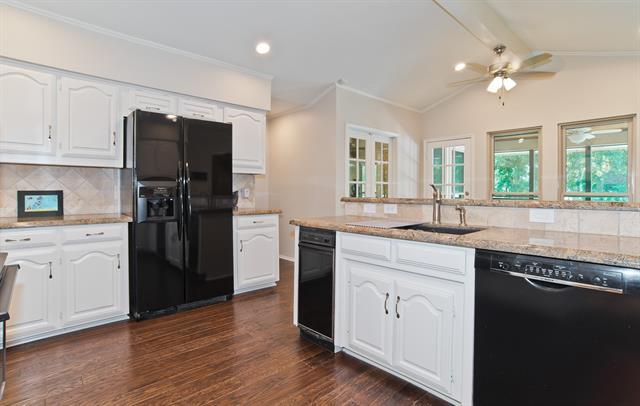 Building Photo - 15520 Bay Point Dr