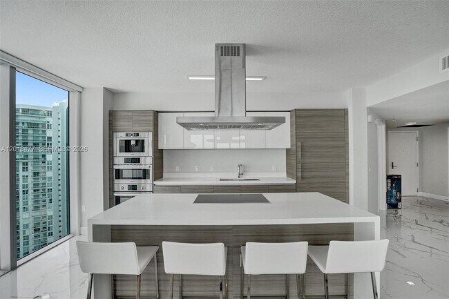 Building Photo - 330 Sunny Isles Blvd