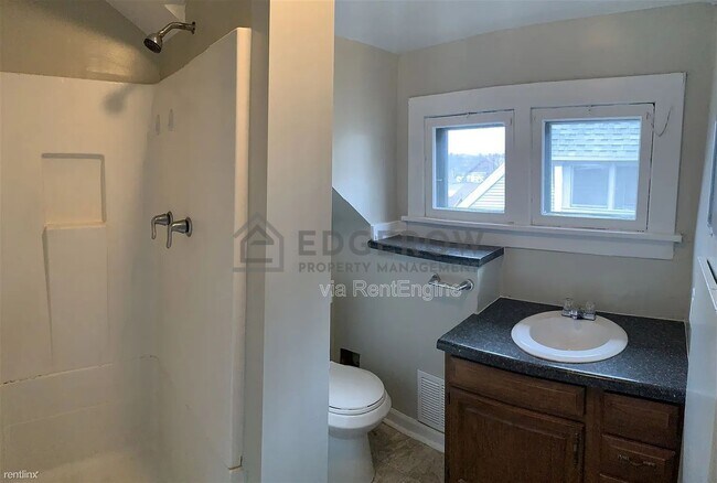 Building Photo - 939 Tamarack Ave NW