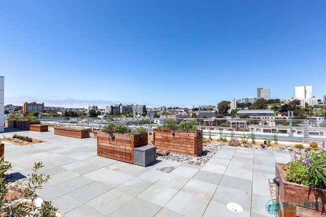Building Photo - Hayes Valley: 1 Bed Condo Above Trader Joe's